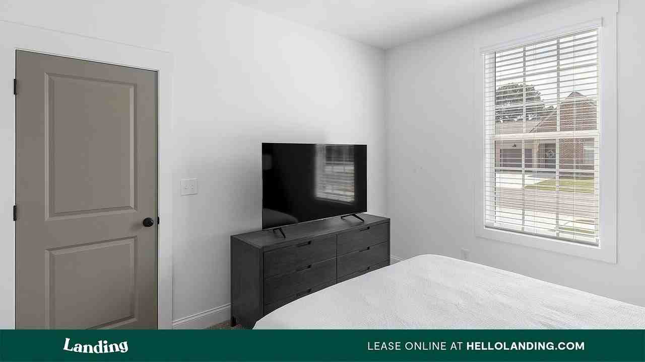 22052 Stratford Wy - Photo 7 of 50