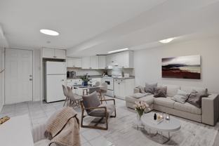 367 Lansdowne Avenue - Photo 1 of 1