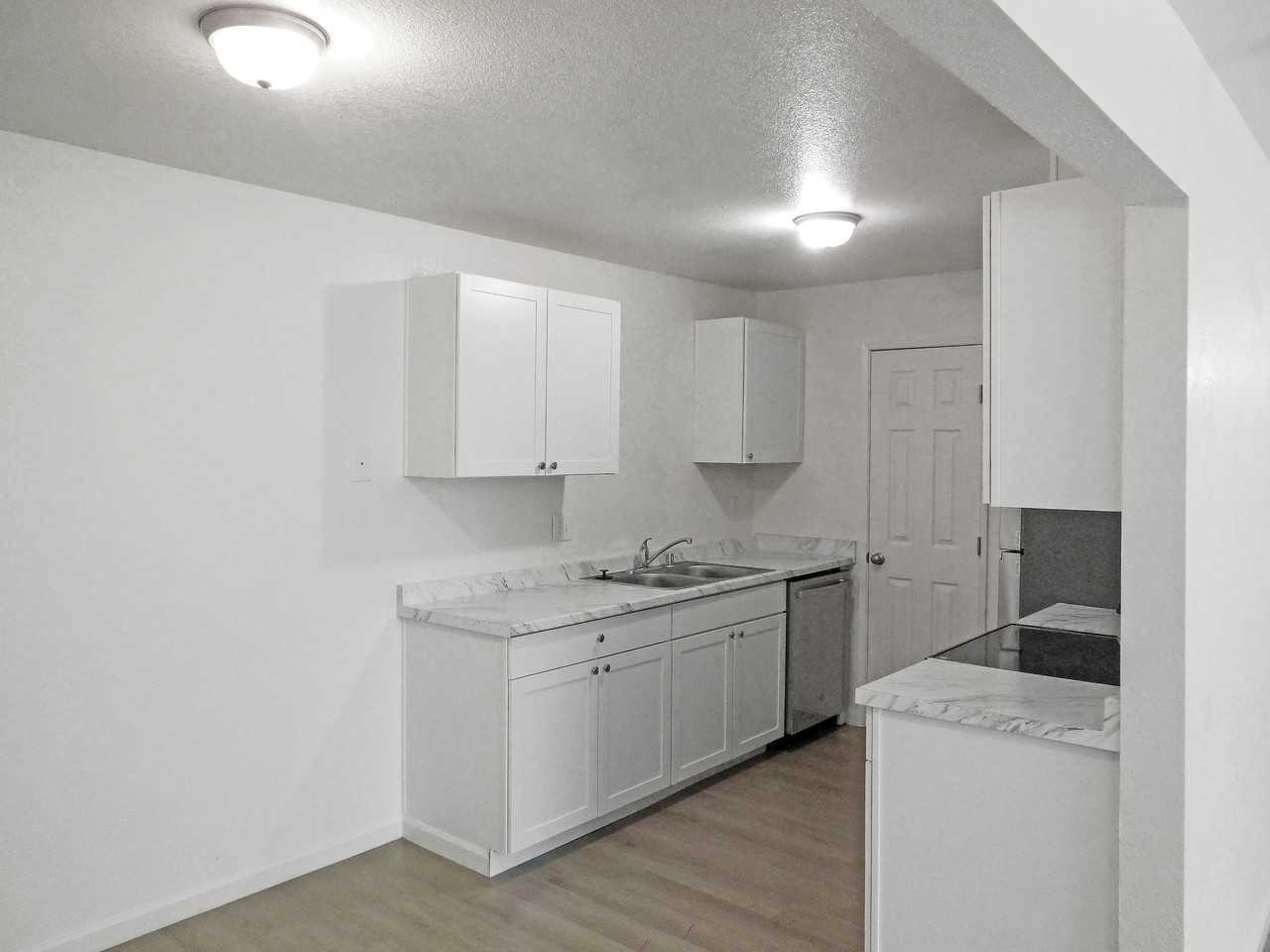 Sunset Sands - Photo 2 of 28