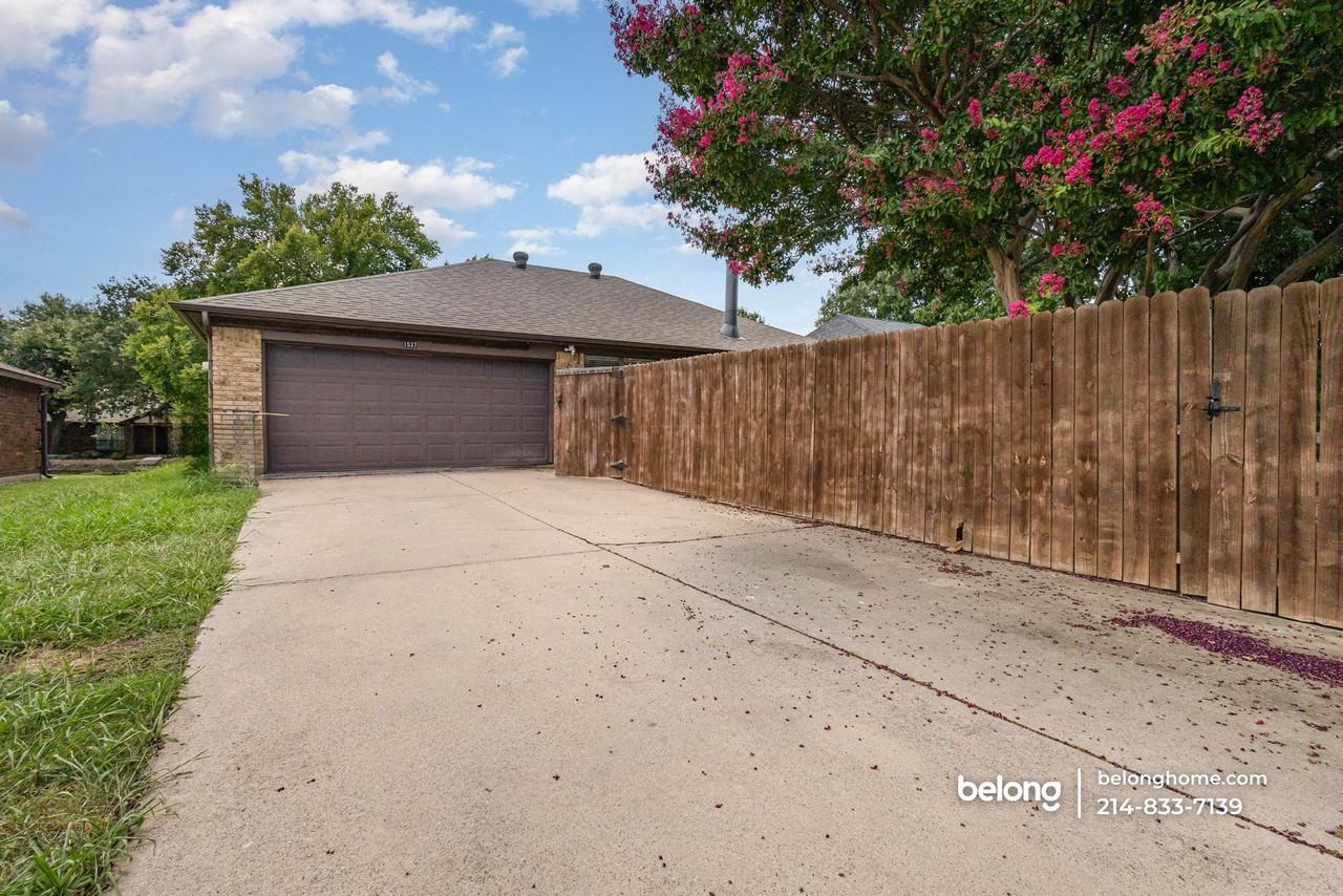 1537 Winter Park Ln - Photo 2 of 27