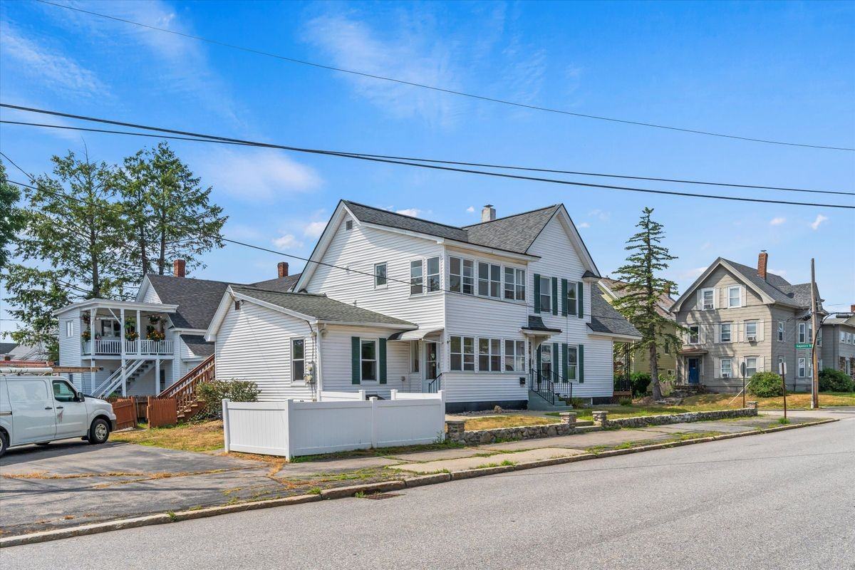 782 Union St - Photo 3 of 18