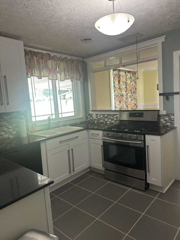 276 Meadow Dr - Photo 2 of 11