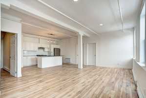 featured image of 4600 Av De L'Hôtel-De-Ville