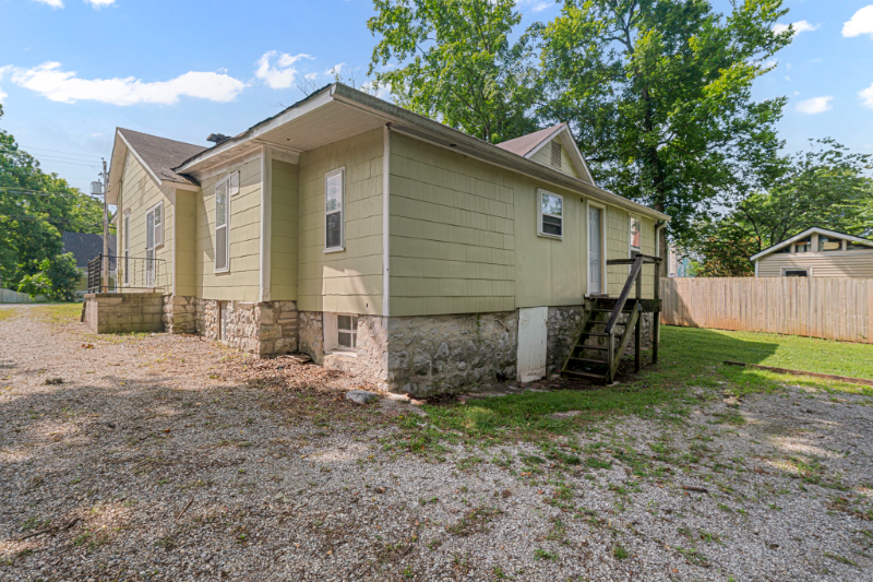 1357 Park St - Photo 5 of 27