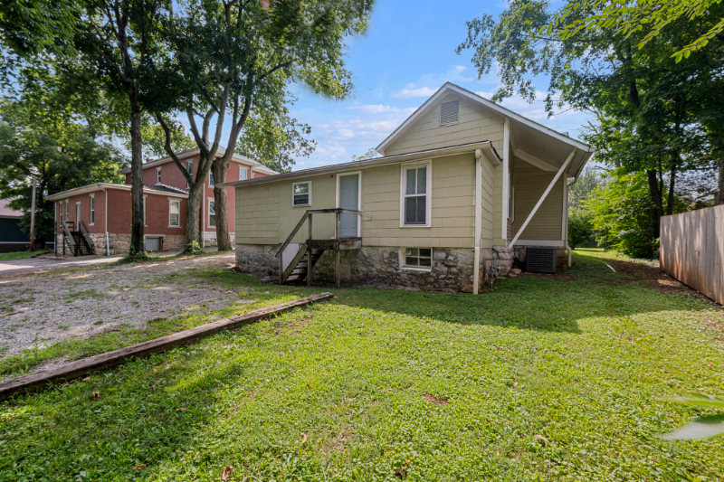 1357 Park St - Photo 6 of 27