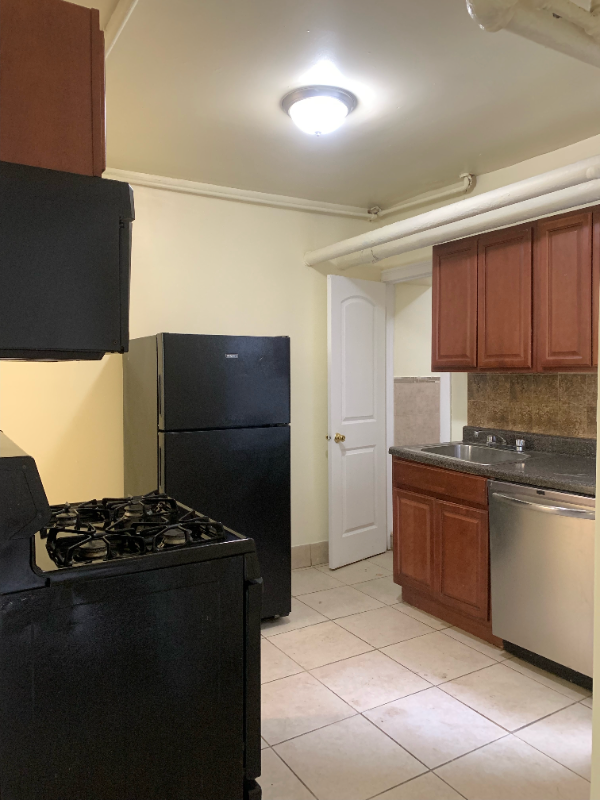 201 Claremont Ave #17 - Photo 3 of 13