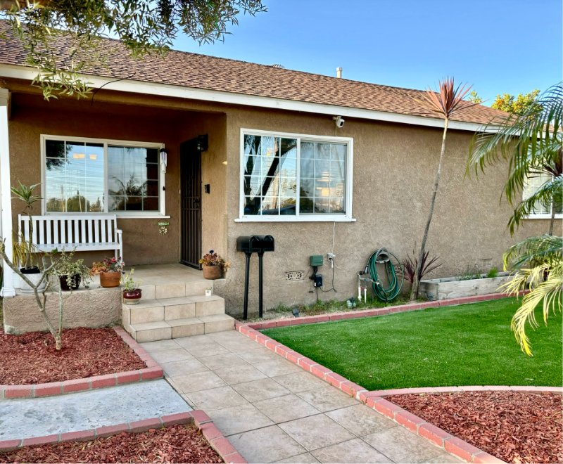 905 E 70th St - Photo 2 of 16