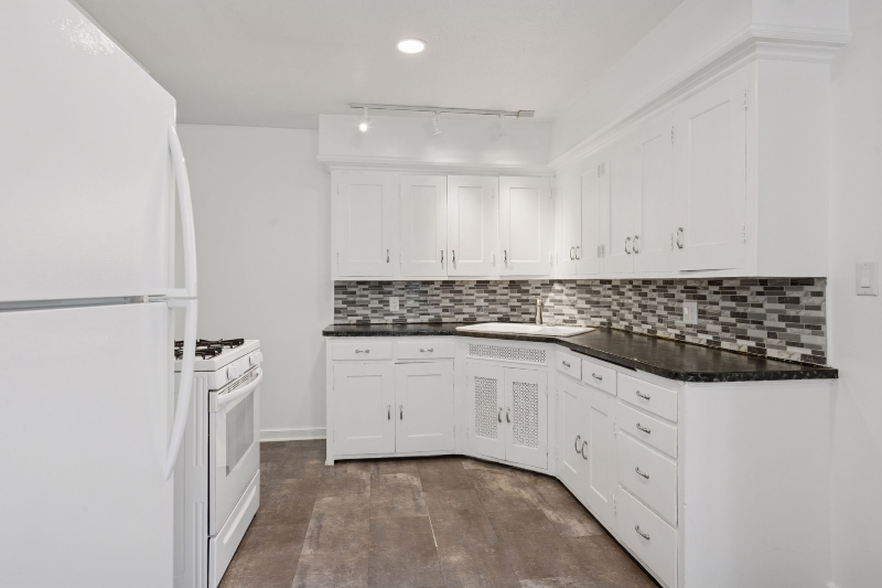 4650 Minnehaha Ave - Photo 2 of 35