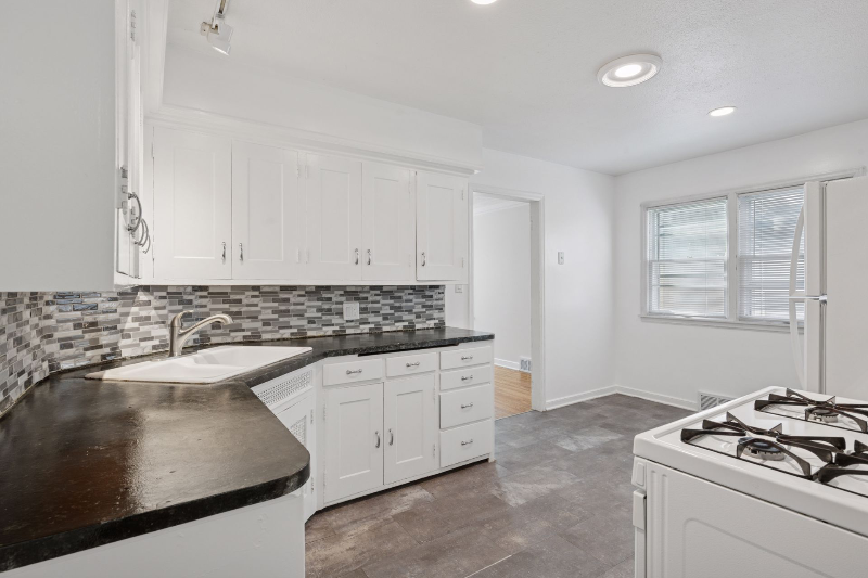 4650 Minnehaha Ave - Photo 3 of 35