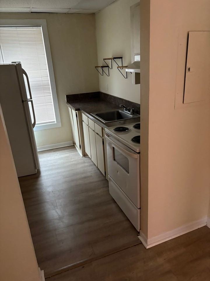 111 S Newport Ave - Photo 3 of 7