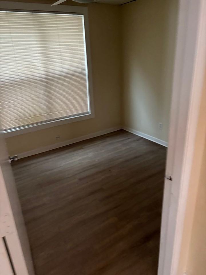 111 S Newport Ave - Photo 4 of 7