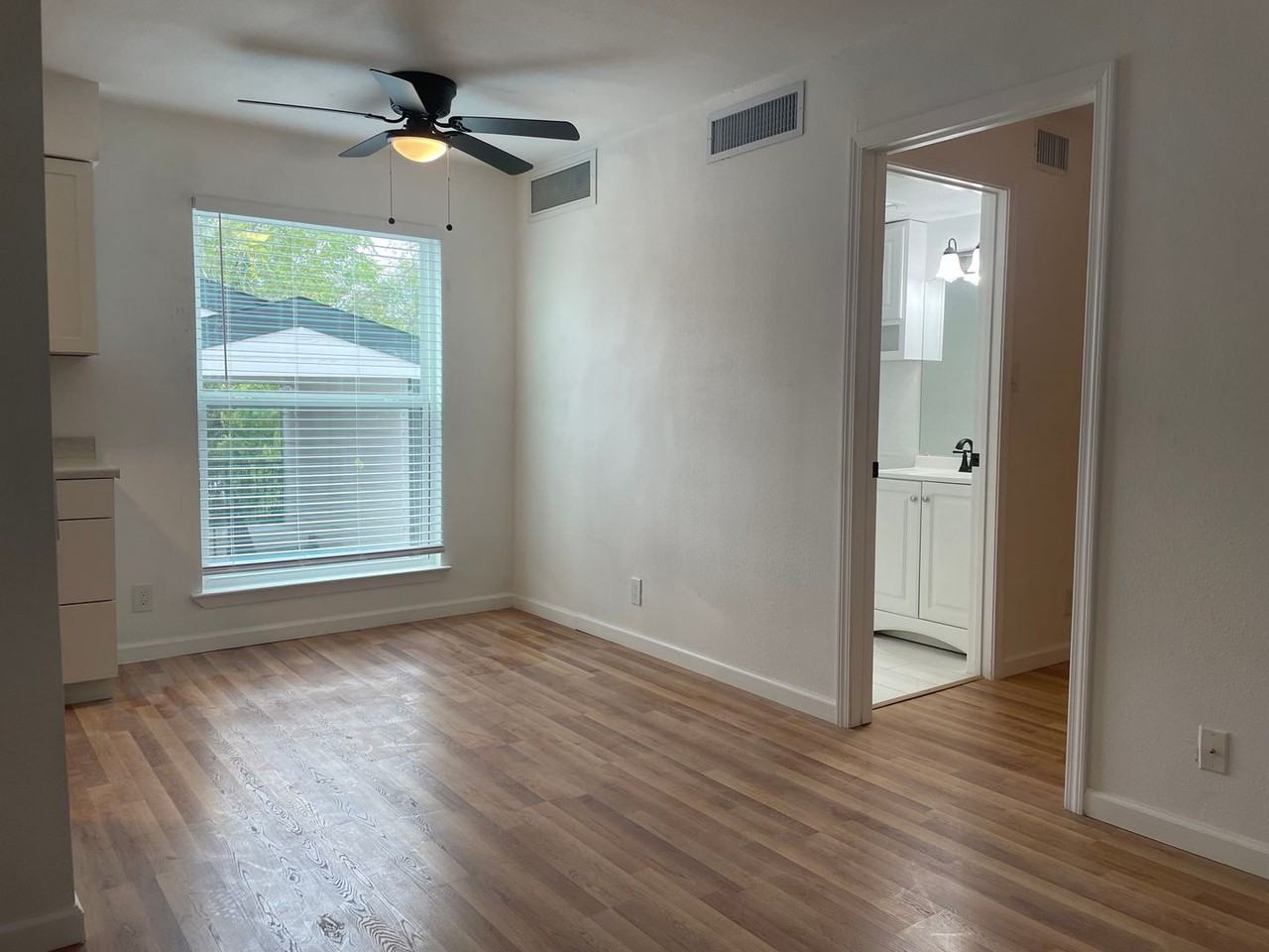 2803 Hemphill Park #B110 - Photo 5 of 12