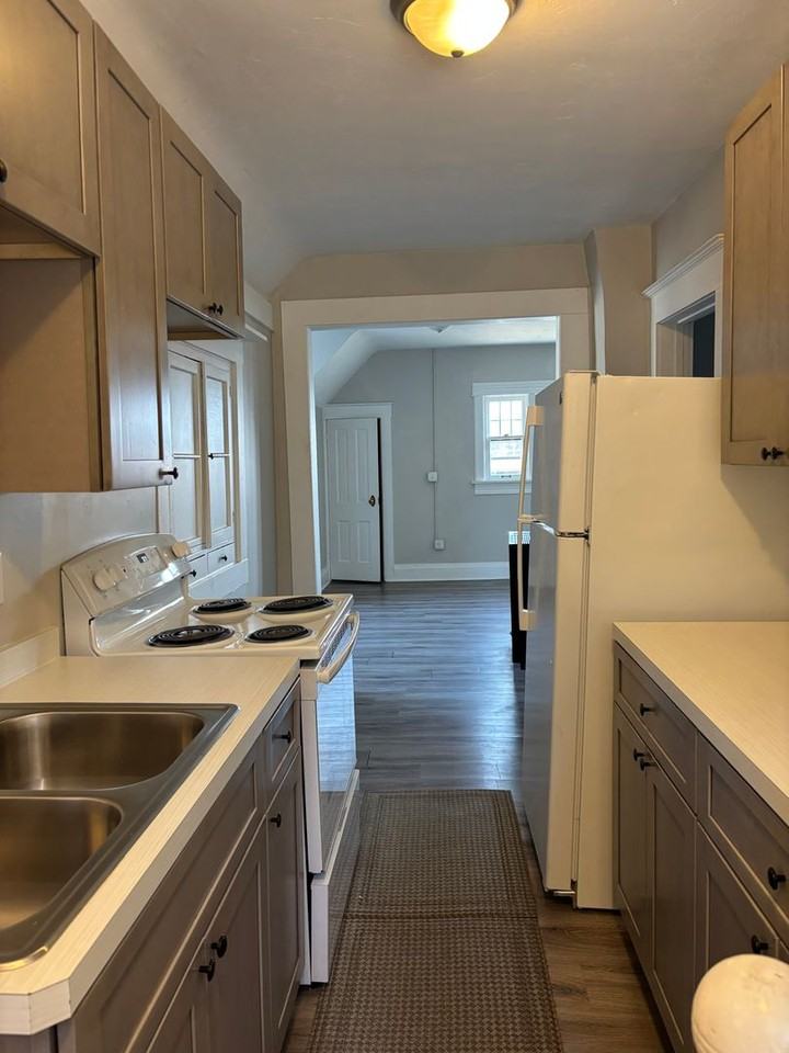 516 W Main St - Photo 3 of 14