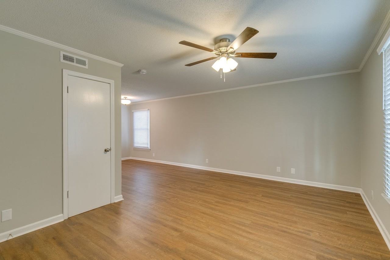 1027 Chickasaw Trl - Photo 7 of 32