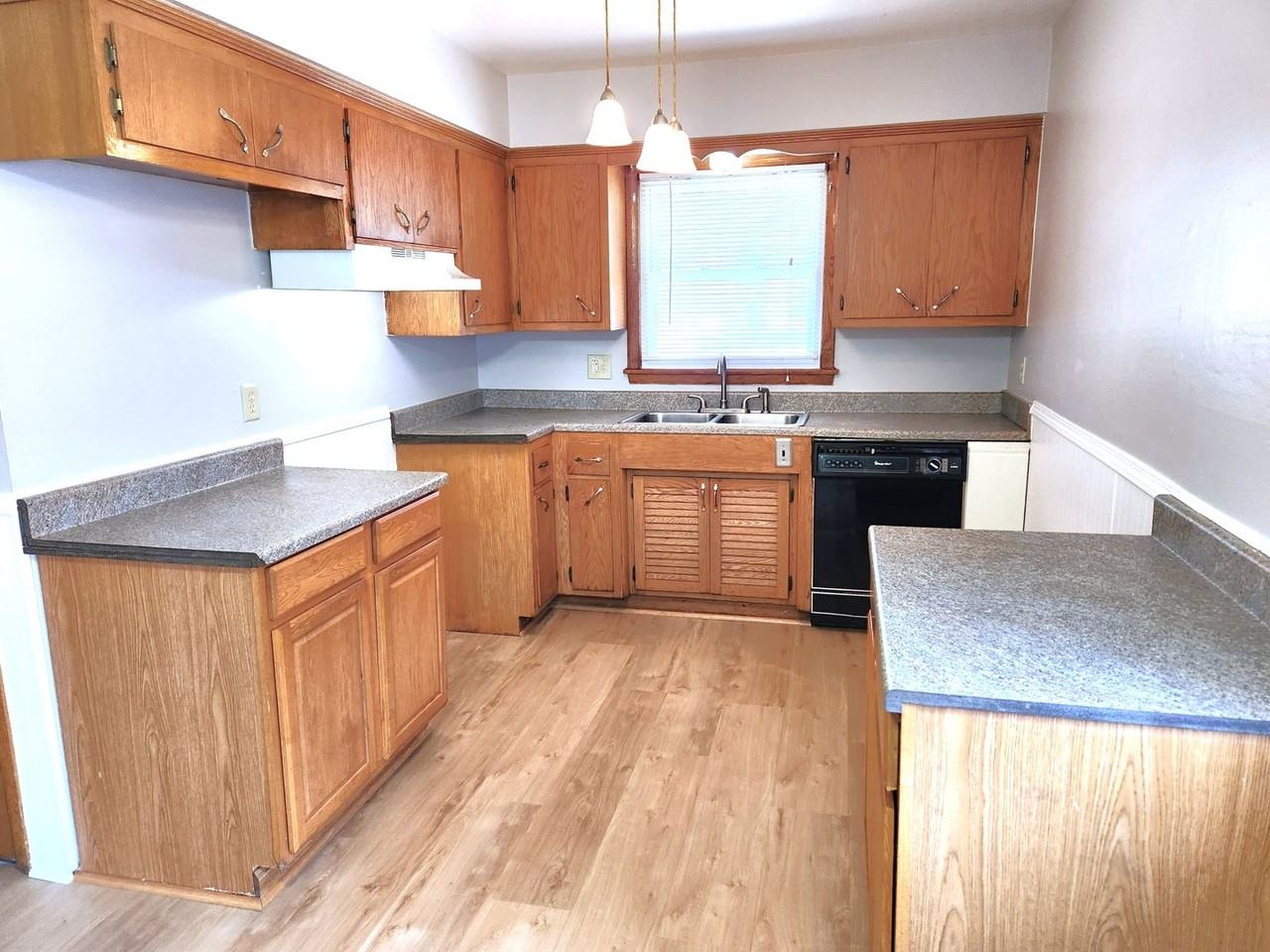 8525 W Appleton Ave - Photo 2 of 10