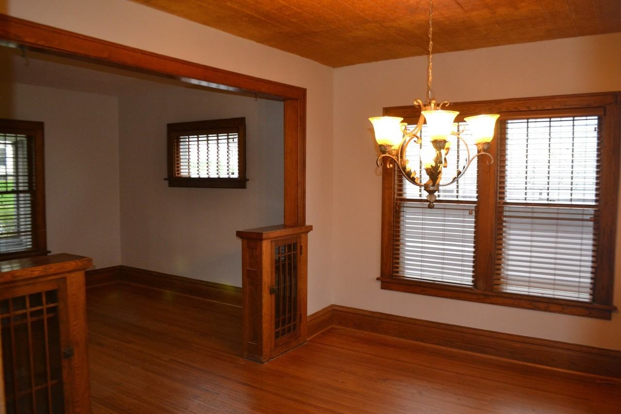 202 E 18th St - Photo 3 of 26