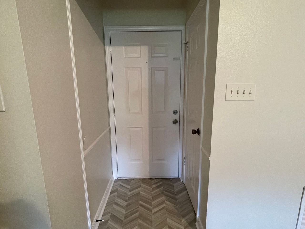 2433 Brookside Dr - Photo 2 of 13