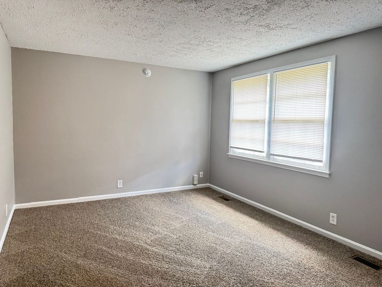 2213 Glory Dr - Photo 2 of 18