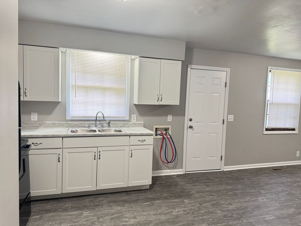 2213 Glory Dr - Photo 4 of 18