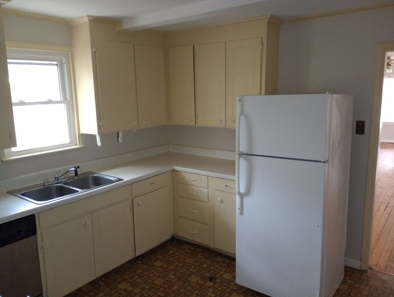 2501 11th Street East - Photo 2 of 11