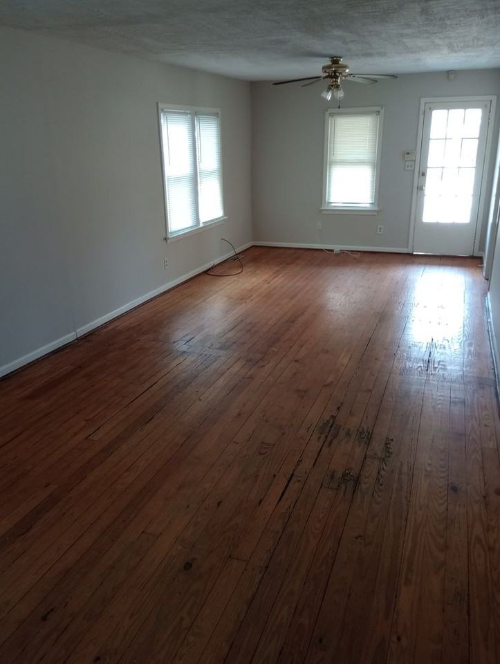 2501 11th Street East - Photo 3 of 11