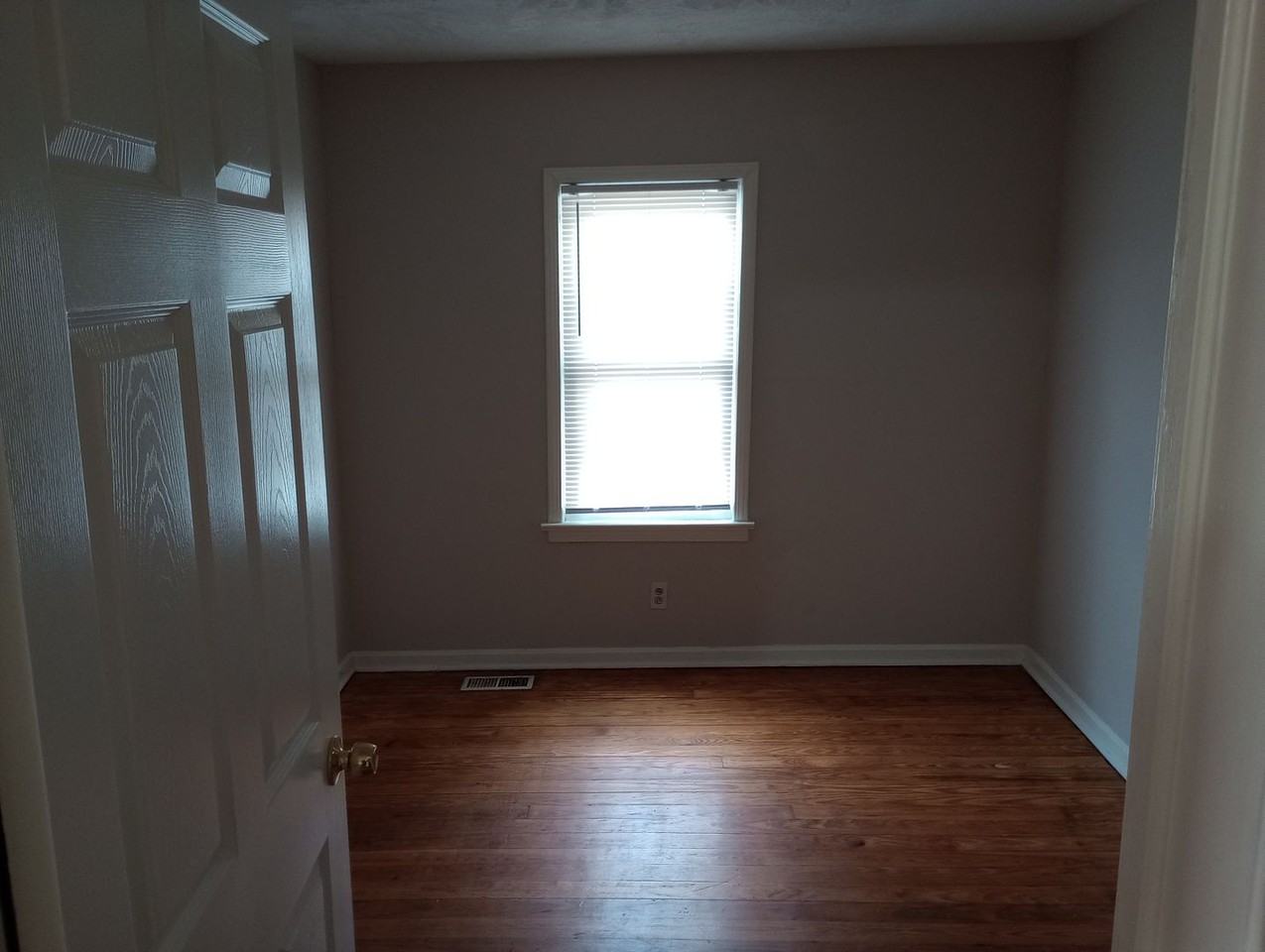 2501 11th Street East - Photo 7 of 11