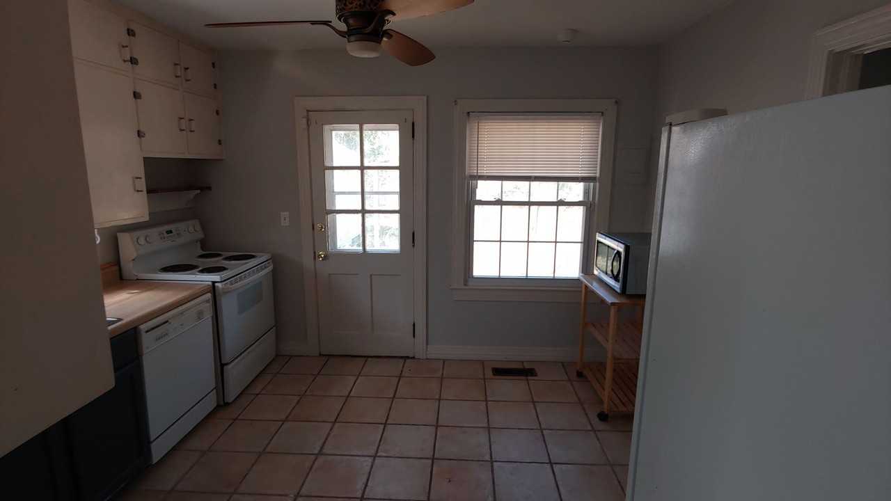 546 26th St - Photo 2 of 11