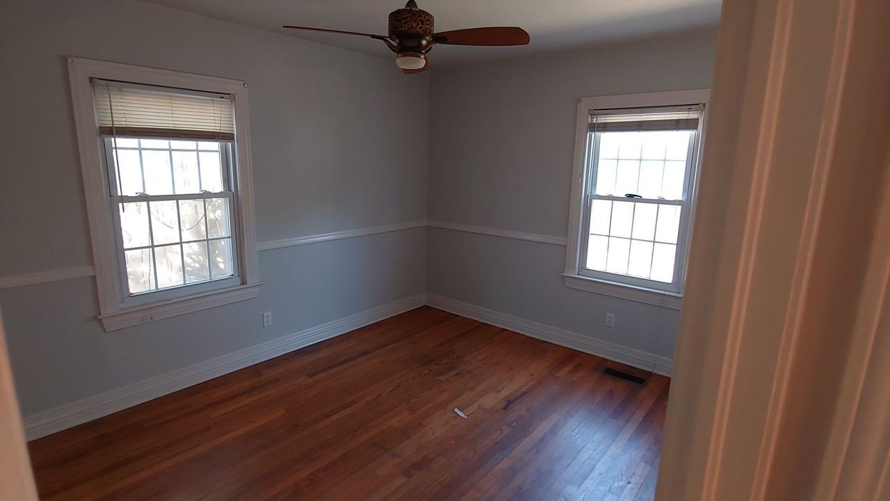 546 26th St - Photo 7 of 11