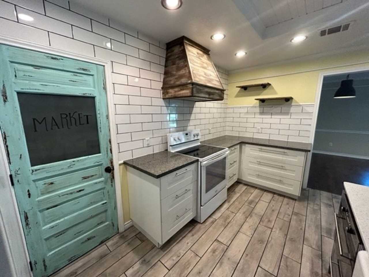 1688 W Tate St - Photo 2 of 21