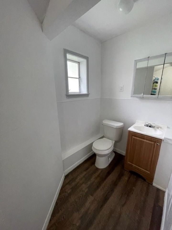 603 Avenue C - Photo 3 of 8