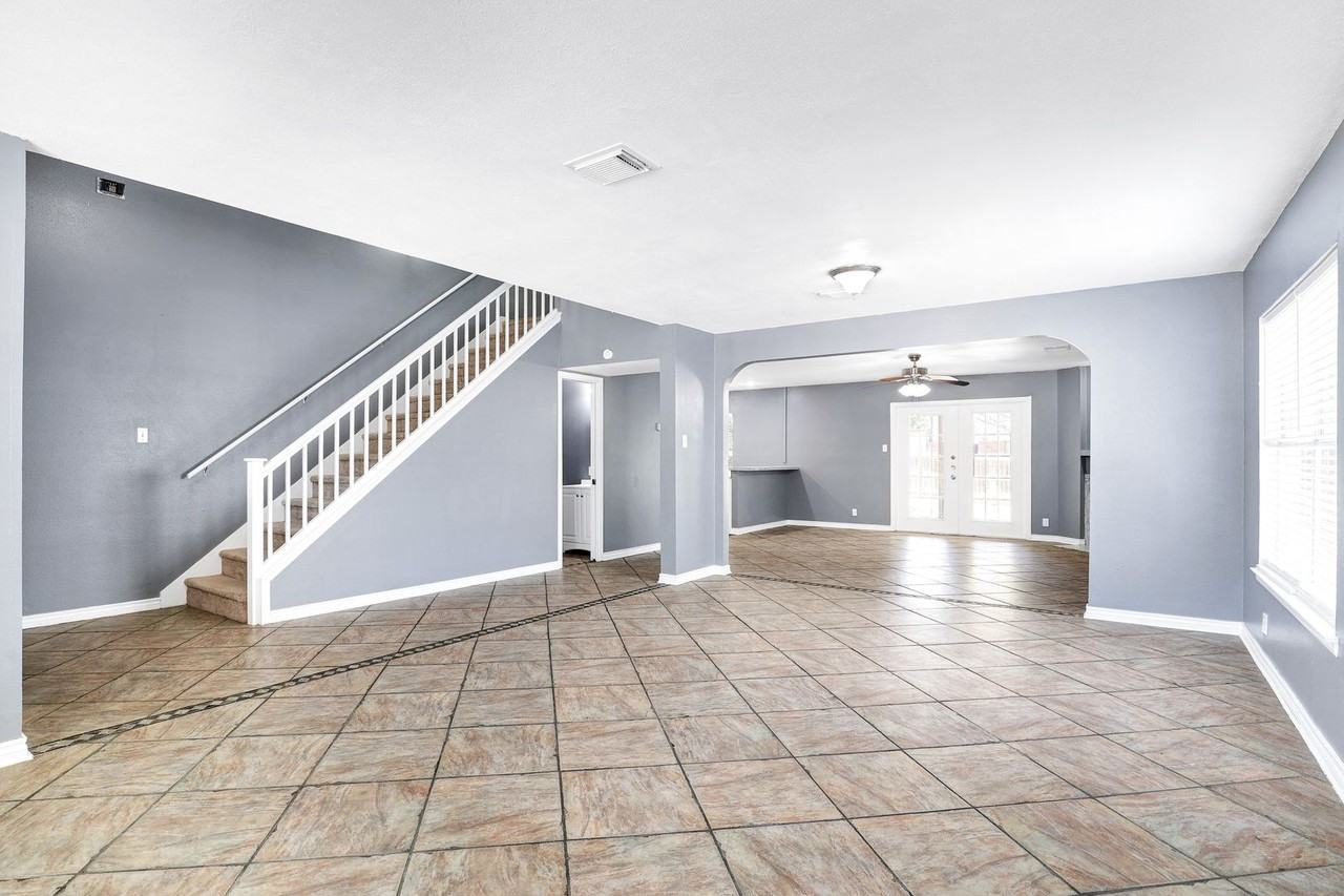 13211 Lost Lake Dr - Photo 3 of 25