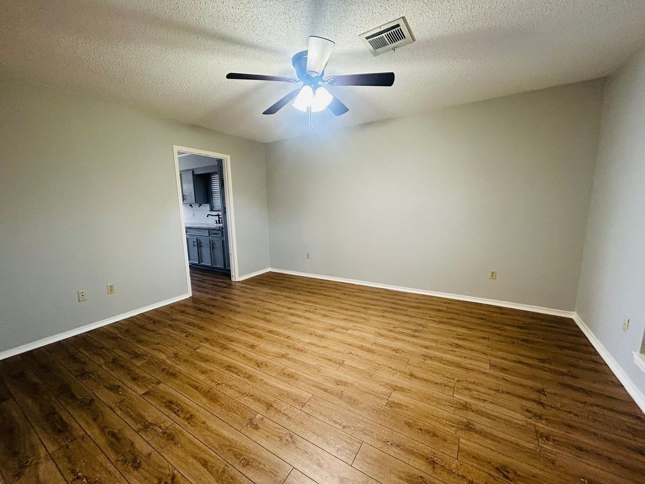 6626 Wiethorn Dr - Photo 3 of 12