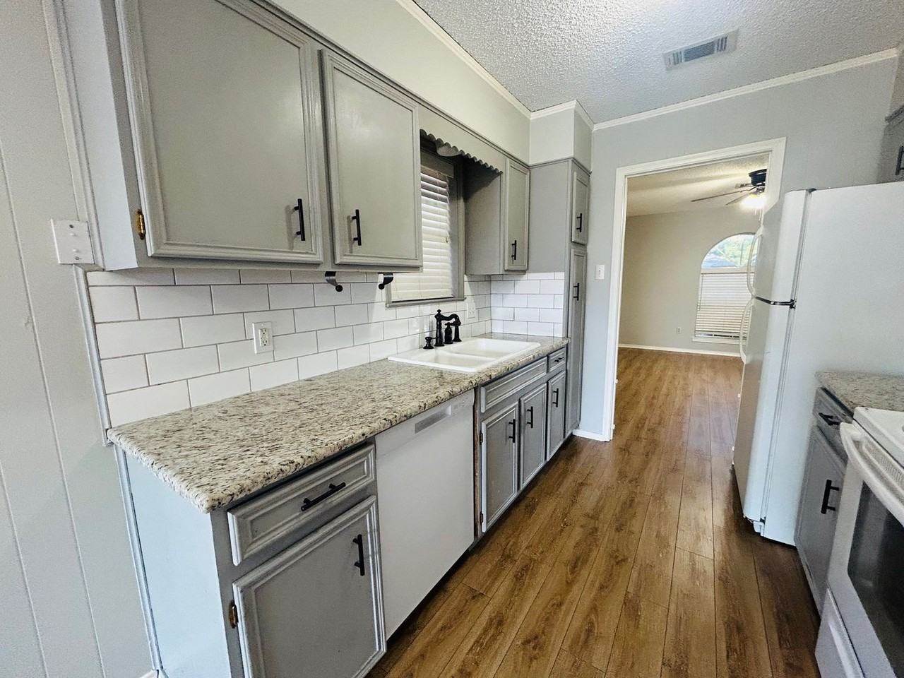 6626 Wiethorn Dr - Photo 2 of 12