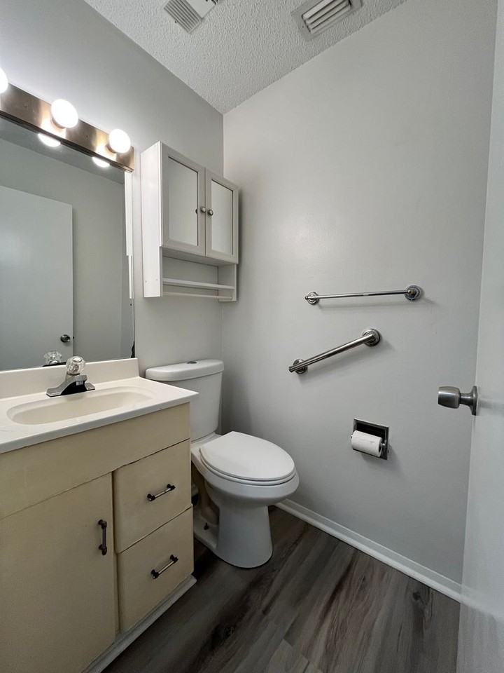 1015 Ashley Ave - Photo 5 of 16