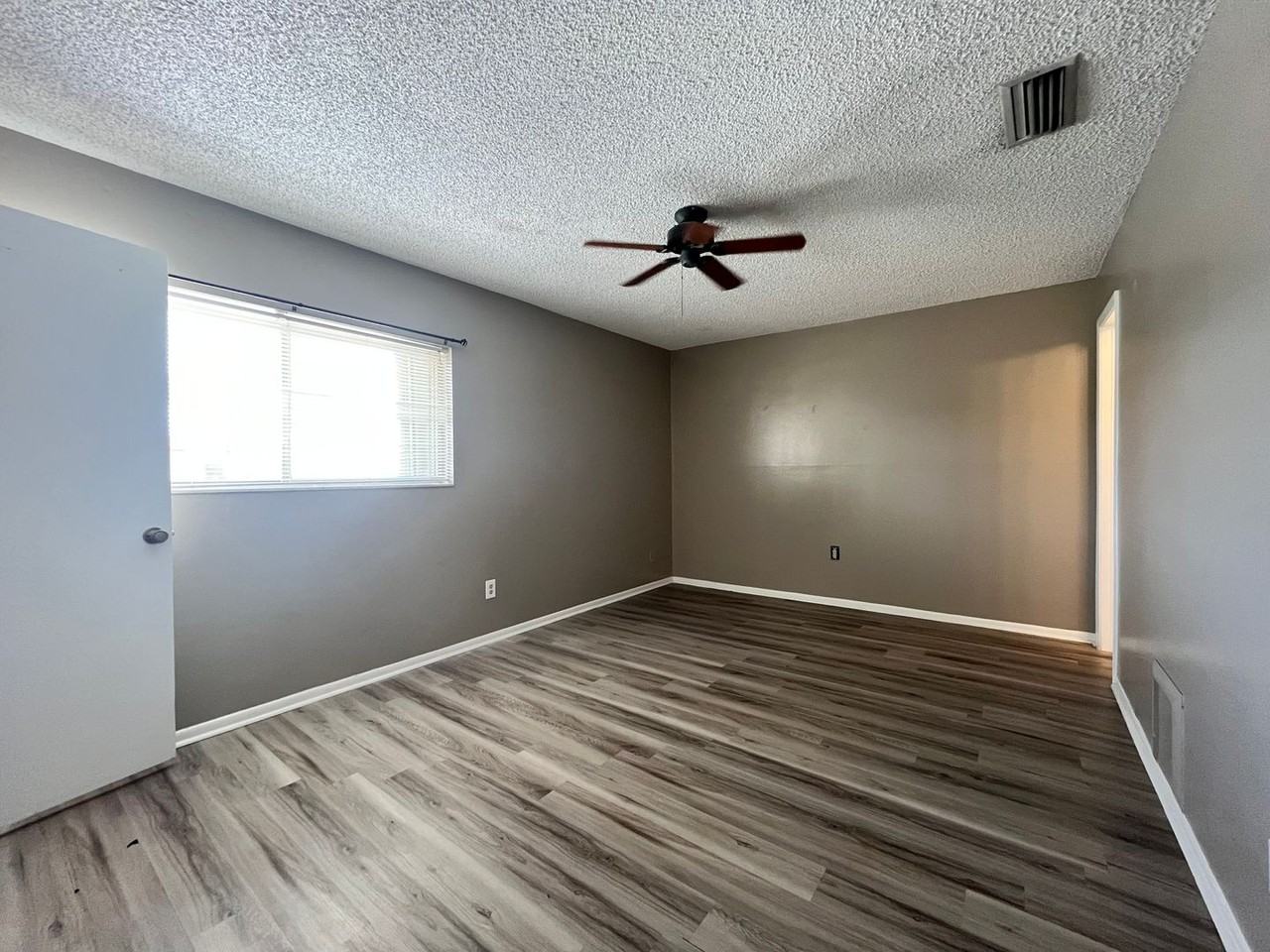 1015 Ashley Ave - Photo 7 of 16