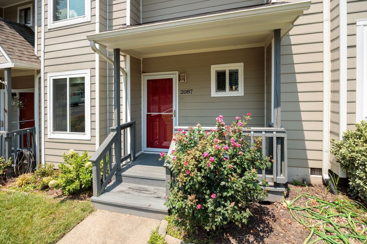 2087 Airy Cir - Photo 2 of 31