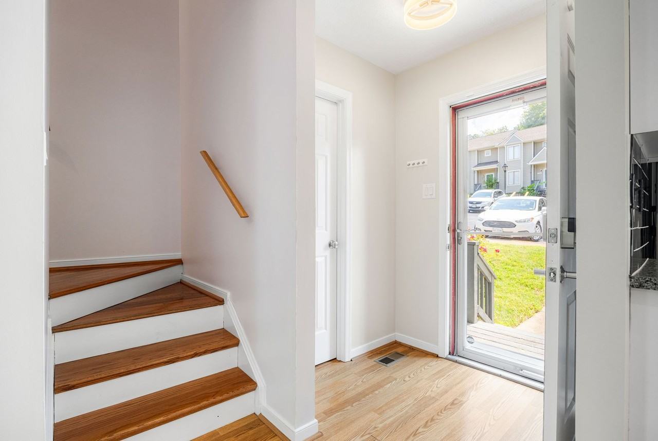 2087 Airy Cir - Photo 4 of 31