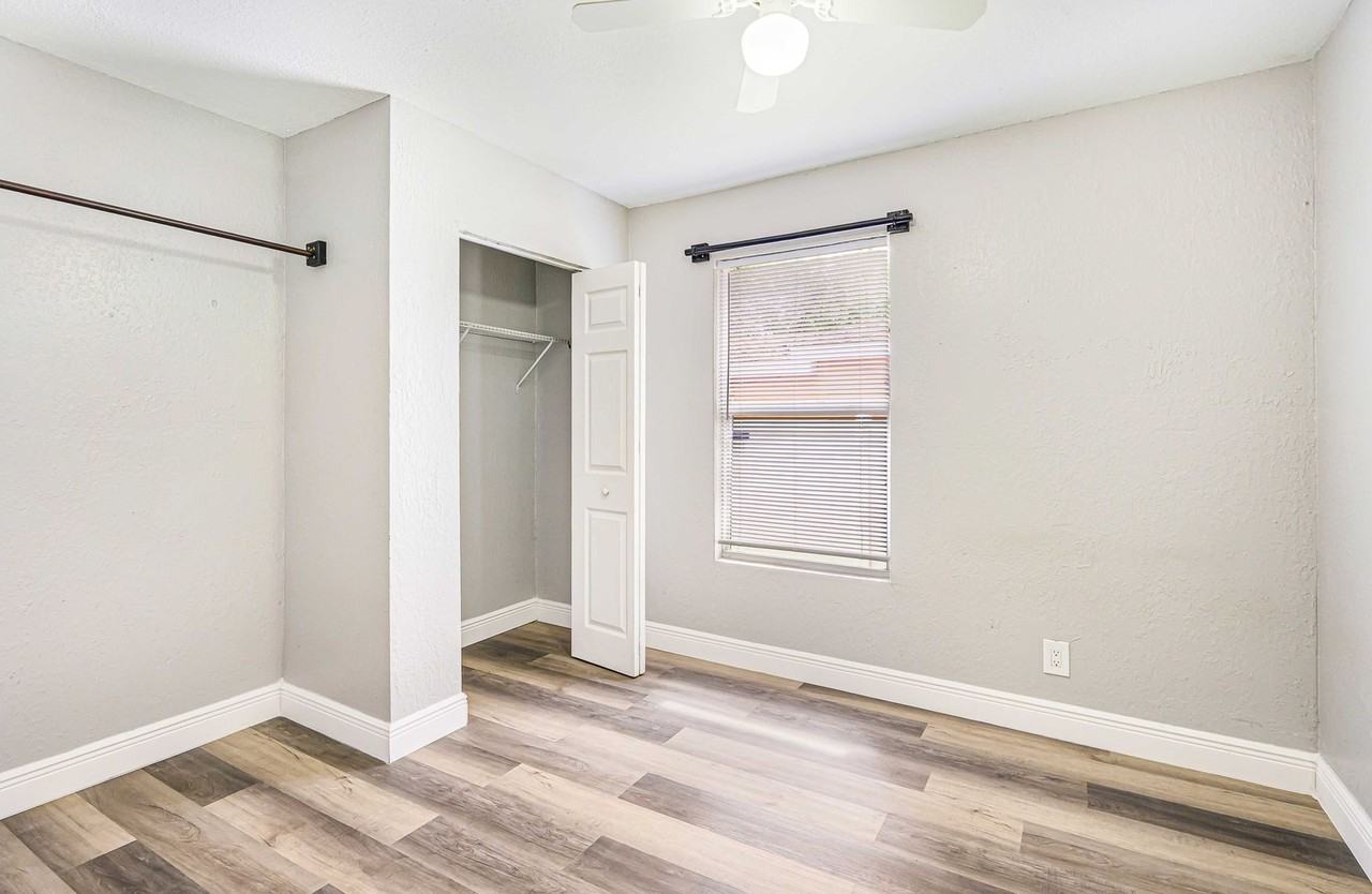 3703 E North Bay St - Photo 4 of 24