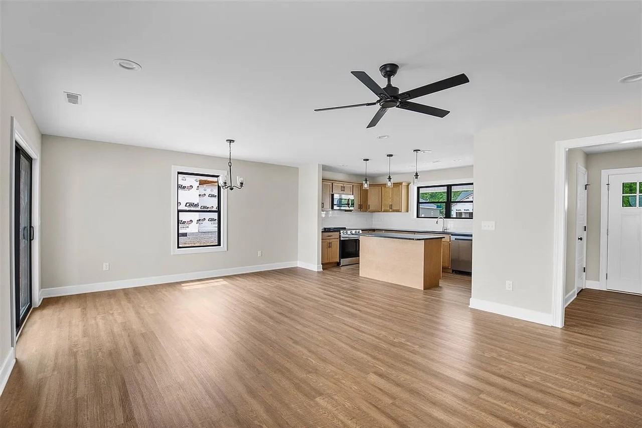 107 Madeline Ct - Photo 3 of 9