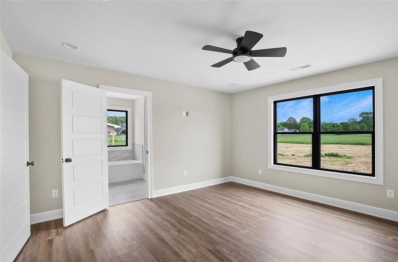 107 Madeline Ct - Photo 7 of 9