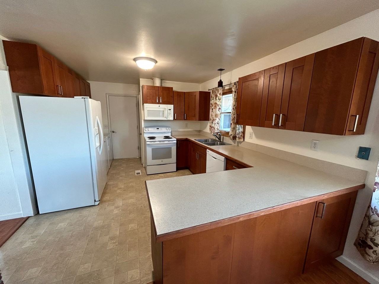 611 E Brooks St - Photo 3 of 21