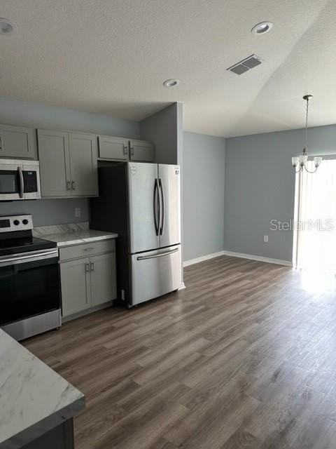 327 Tanager St - Photo 4 of 15