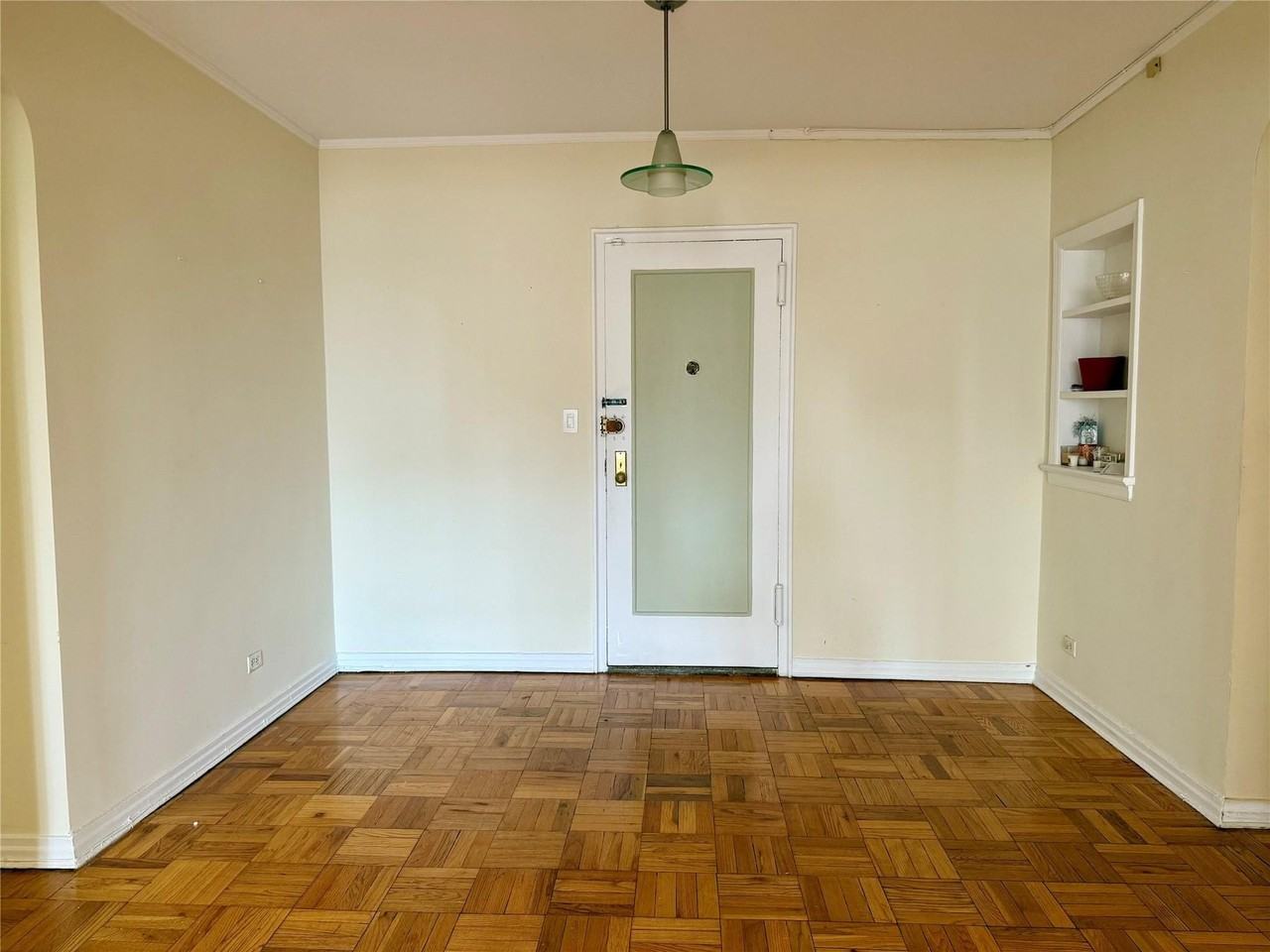 6433 99th St #6H - Photo 3 of 10