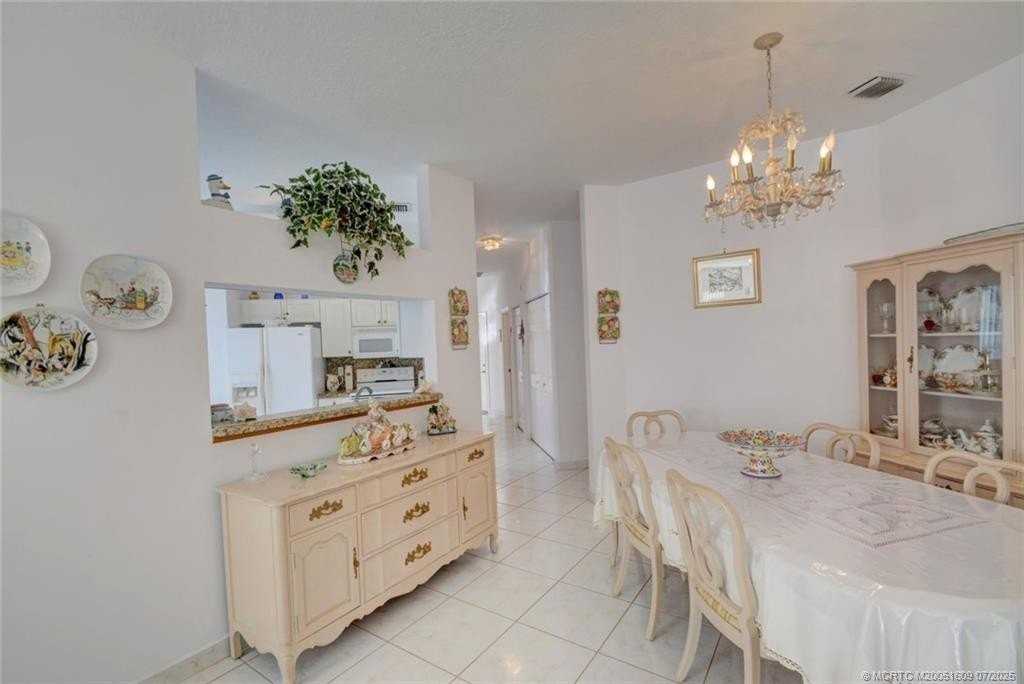 6789 Southeast Warwick Lane - Photo 6 of 24