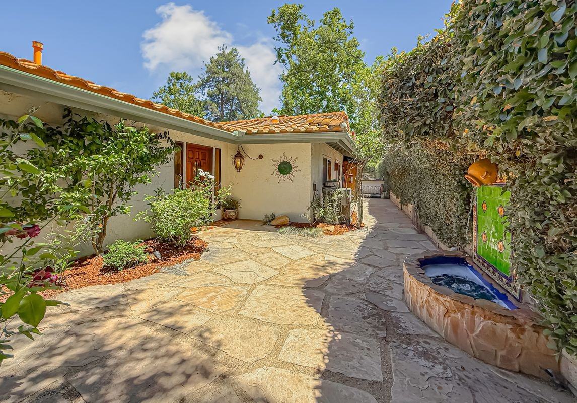 2350 Leeward Cir - Photo 3 of 27