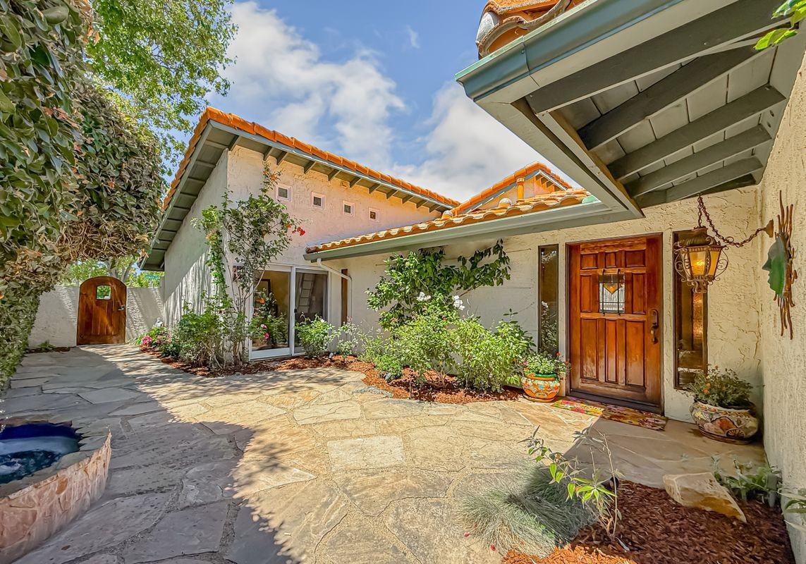 2350 Leeward Cir - Photo 4 of 27