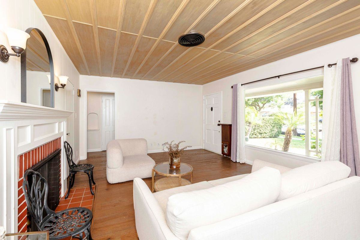 926 Patterson Ave - Photo 2 of 3