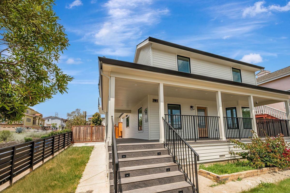 701 Olive Ave ##1 - Photo 3 of 29