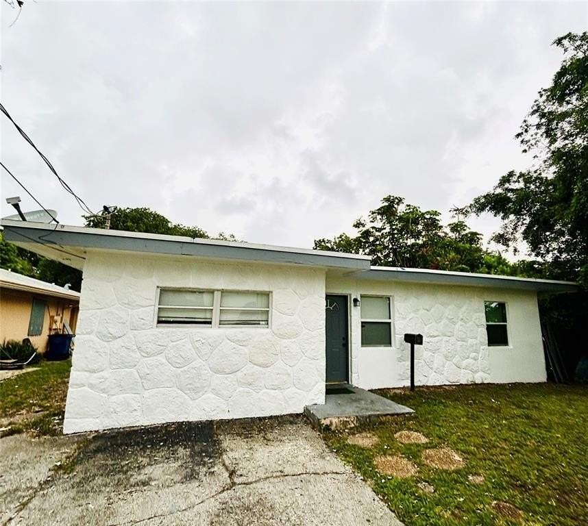 1025 Nw 8th St - Photo 4 of 22