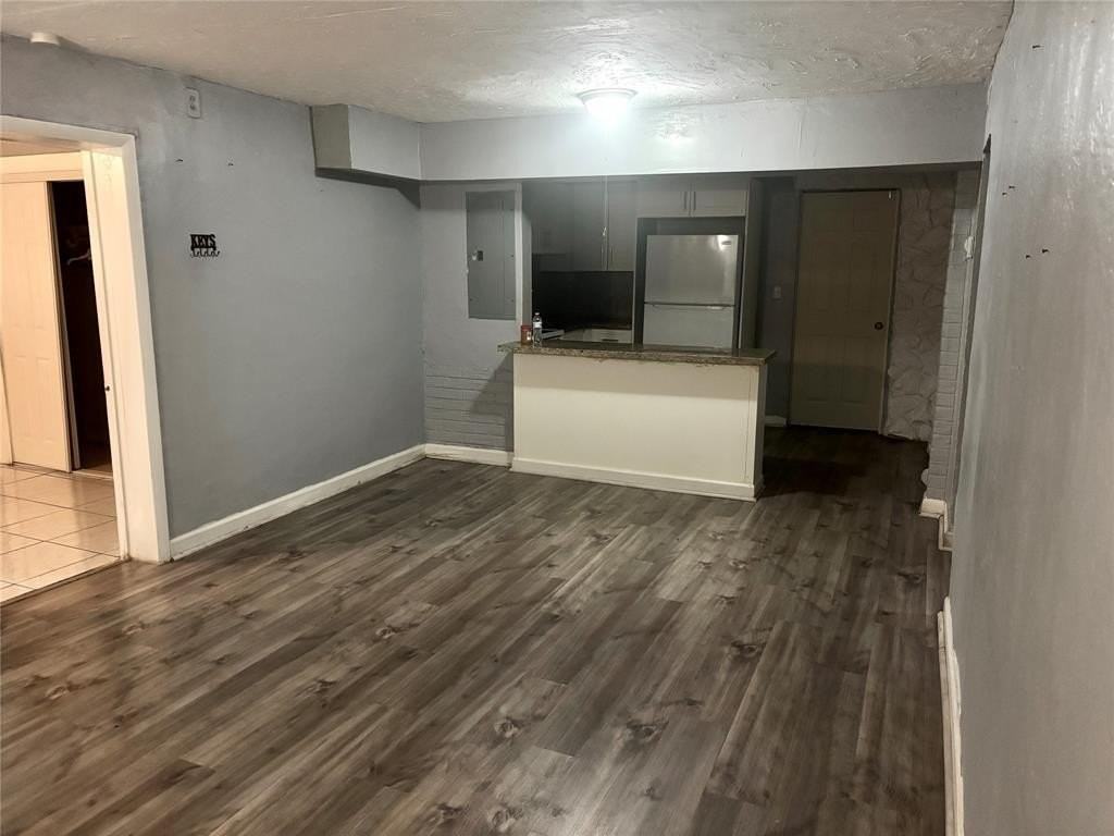 1025 Nw 8th St - Photo 7 of 22